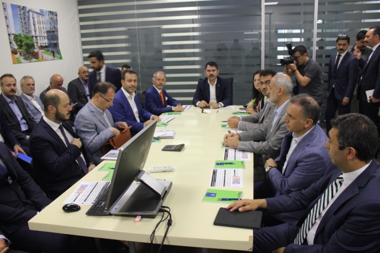 Bakan Kurum: “İlk Aldığımız Bilgilerde Herhangi Bir Can Veya Mal Kaybı Söz Konusu Değil”