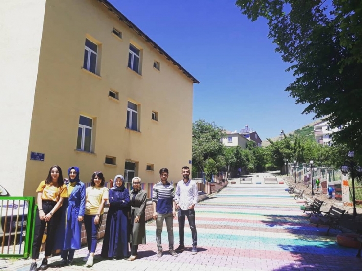 Öğrenciler Ders Kapsamında ‘Sanat Sokağı’ Oluşturdu