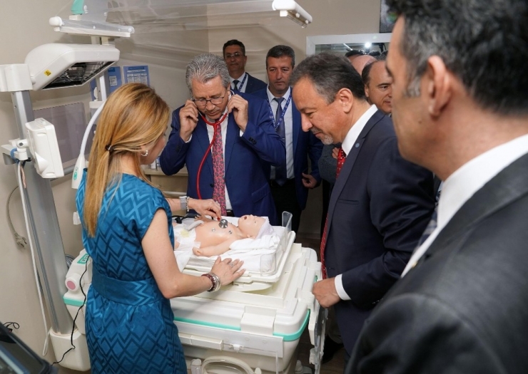 Ege’de, Türkiye’nin İlk ‘Neonatal Simülasyon Laboratuvarı’ Açıldı