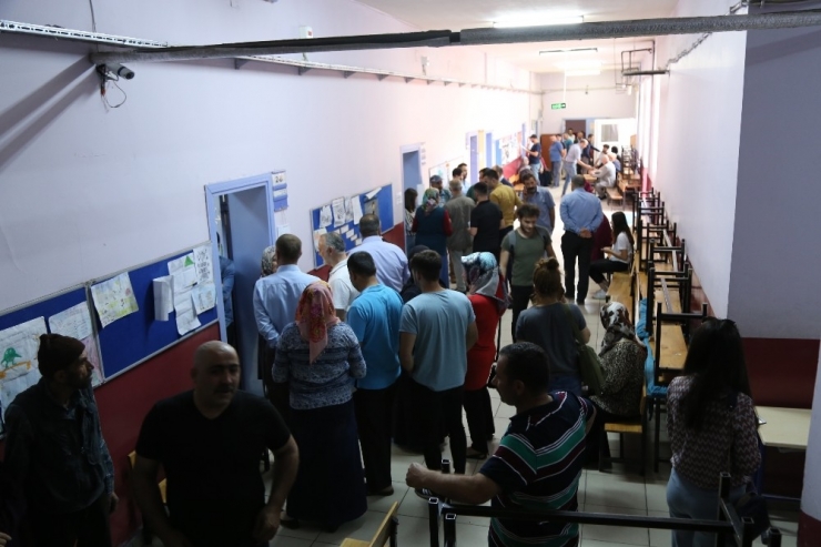 Yusufeli’nde Oy Kullanma İşlemi Başladı