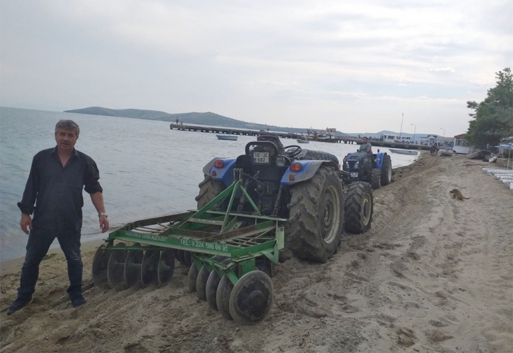 Erdek’in Narlı Kumsalı Temizlendi