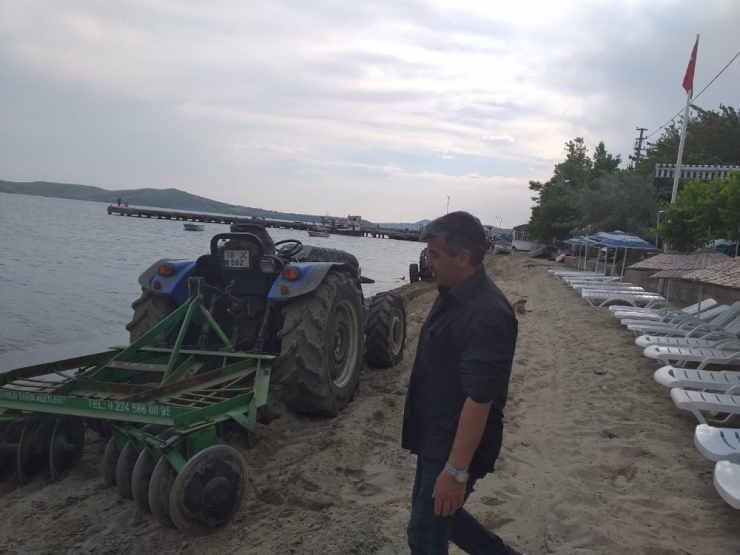Erdek’in Narlı Kumsalı Temizlendi