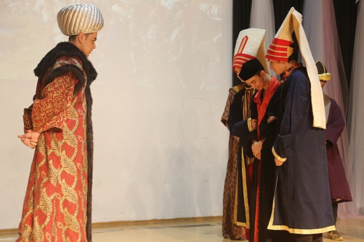 İhlas Kolejinde İstanbul’un Fethi Kutlandı