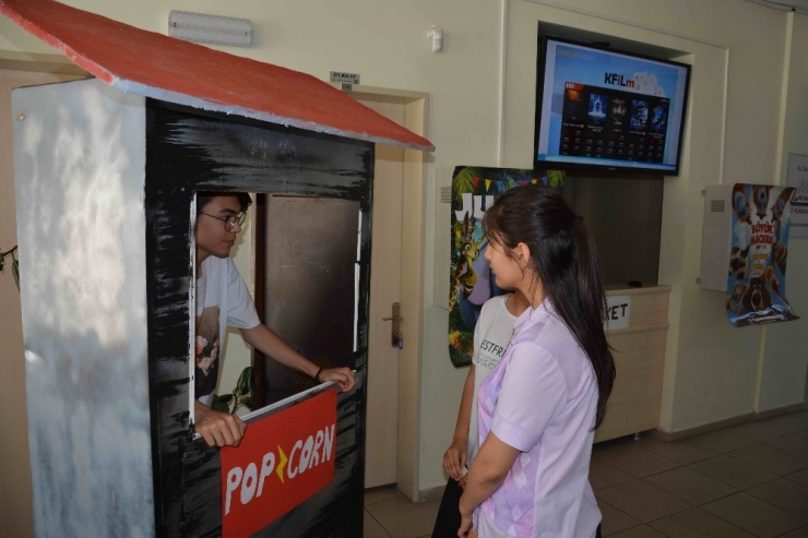 “Sokakta İngilizce” İle Öğreniyorlar