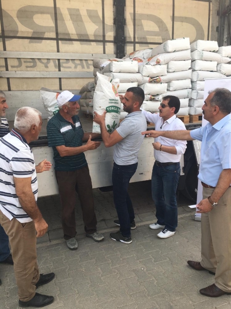 Tunceli’de Çiftçilere 6 Ton Tohum Dağıtıldı