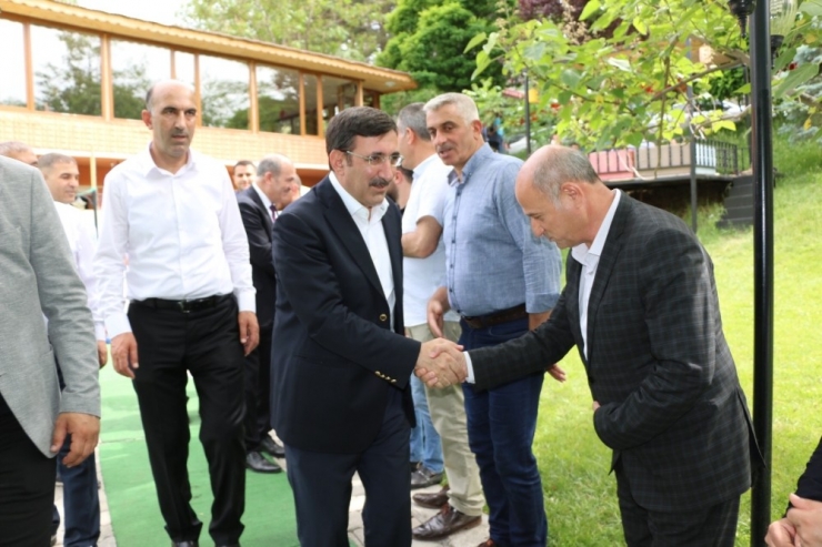 Ak Parti Genel Başkan Yardımcısı Yılmaz: “İstanbul Seçimleri Demokratik Bir Fırsat Oluşturuyor”