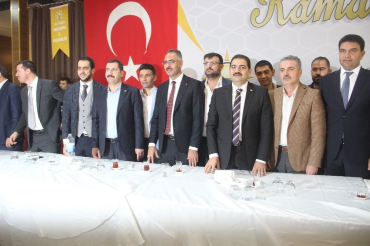 Ak Parti Teşkilatı Vatandaşlarla Bayramlaştı