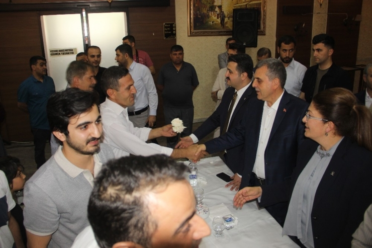 Ak Parti Teşkilatı Vatandaşlarla Bayramlaştı