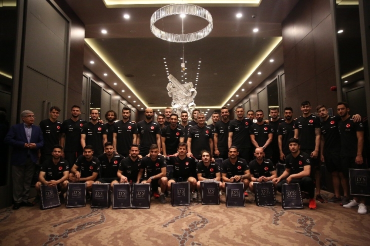 A Milli Futbol Takımı Bayramlaştı