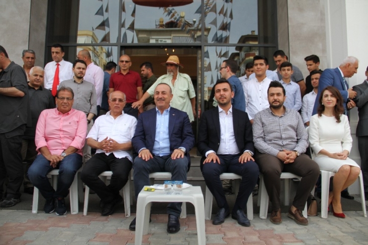 Bakan Çavuşoğlu Alanya’da Hemşehrileriyle Bayramlaştı