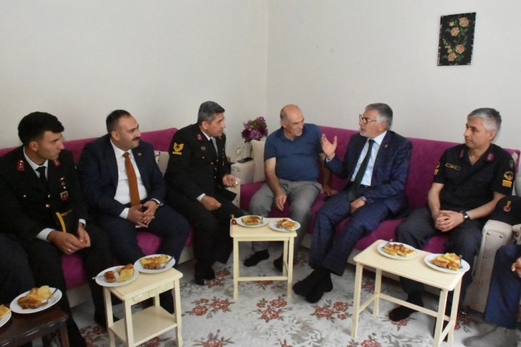 Başkan Bozkurt Şehit Ailelerini Ziyaret Etti