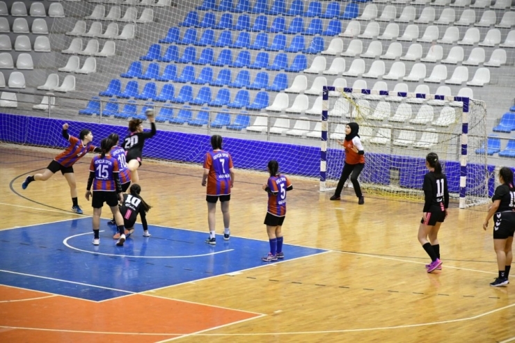 Bakan Kasapoğlu: "Ailelerin Çocuklarını Spora Yönlendirme Eğilimi Arttı"