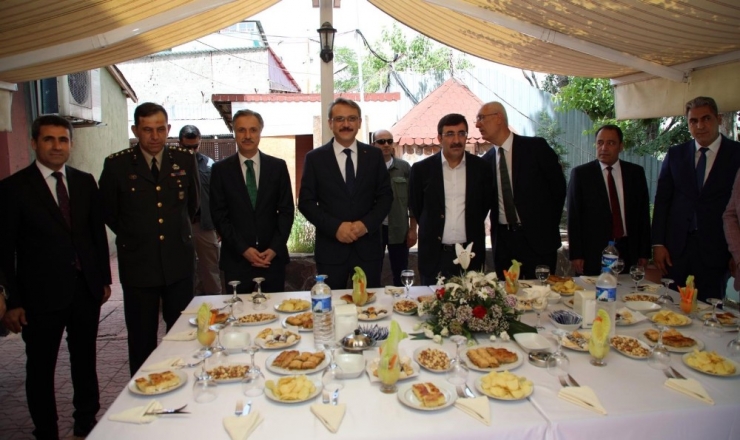 Ak Parti Genel Başkan Yardımcısı Yılmaz: “Bir Toplumu Ayakta Tutan En Önemli Şeylerden Biri Ortak Değerlerdir”