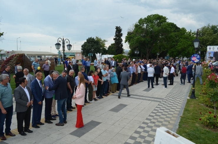 Tbmm Başkanı Şentop’un Katıldığı Bayramlaşmada Uzun Kuyruklar Oluştu
