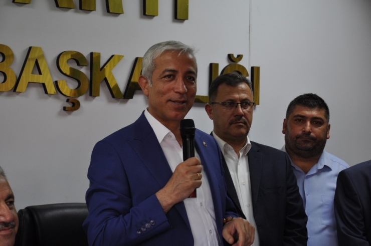 Ak Parti Kars İl Başkanlığı’nda Bayramlaşma