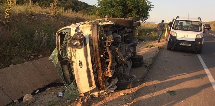 Bilecik’te Devrilen Kamyonetteki Aynı Aileden 4 Kişi Yaralandı