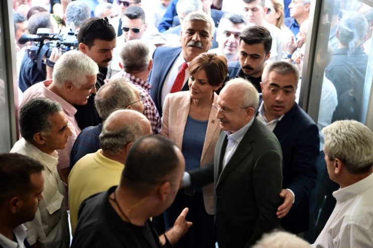 Kılıçdaroğlu Chp İstanbul İl Başkanlığının Bayramlaşma Programına Katıldı