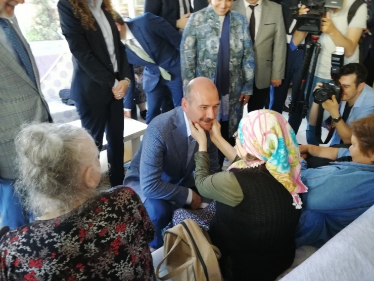 İçişleri Bakanı Süleyman Soylu, Huzurevi Sakinlerini Ziyaret Etti