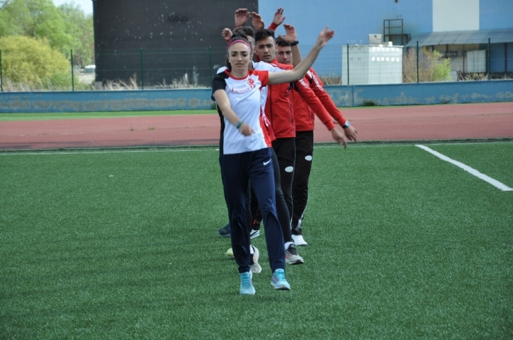 Karslı Milli Atletler, Çalışmalarını Bayramda Da Sürdürüyor