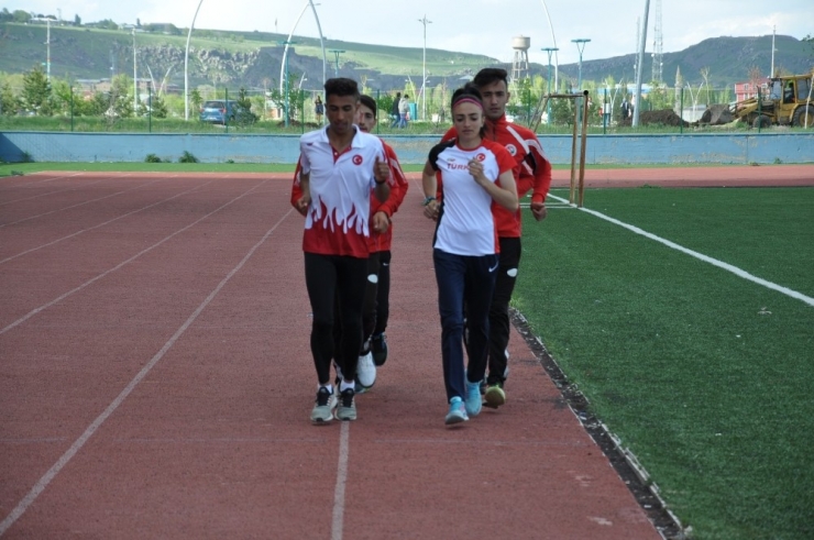 Karslı Milli Atletler, Çalışmalarını Bayramda Da Sürdürüyor