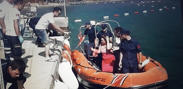 Akrep Sokan Kadının İmdadına Sahil Güvenlik Yetişti