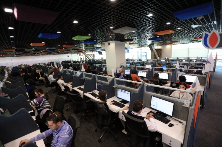 Bakan Varank’tan Beyaz Masa Çağrı Merkezi’ne Bayram Ziyareti