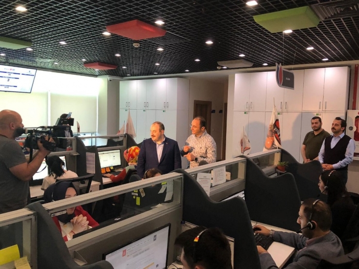 Bakan Varank’tan Beyaz Masa Çağrı Merkezi’ne Bayram Ziyareti