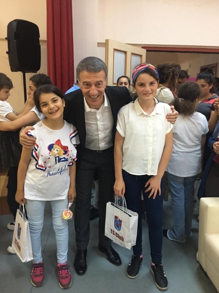 Ahmet Ağaoğlu Ve Ünal Karaman’dan Çocuklara Ziyaret