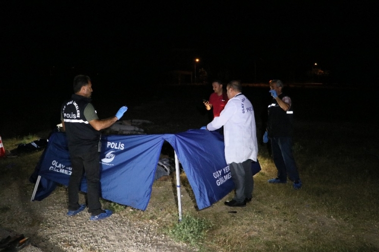 Adana’da Yol Kenarında Erkek Cesedi Bulundu