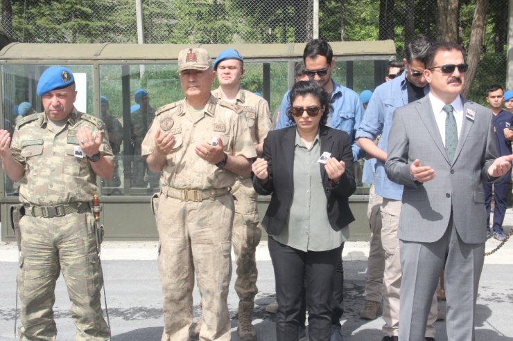 Hakkari’de Şehit Öz İçin Tören Düzenlendi