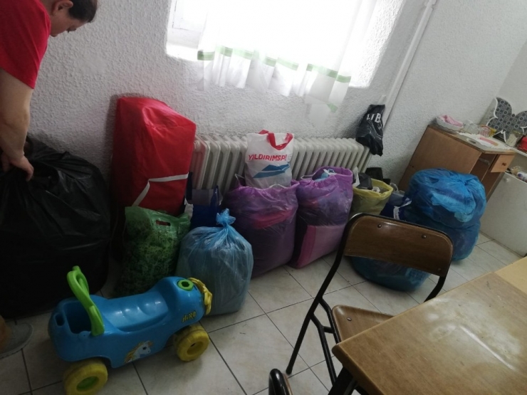 Bayramda Köy Ailelerinin Ve Çocukların Yüzü Gülüyor