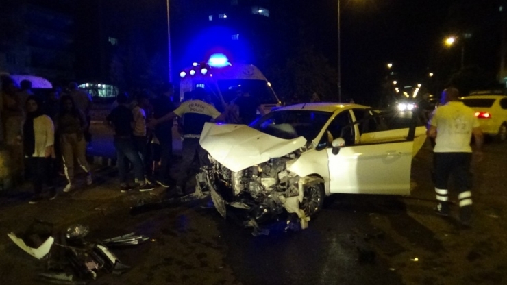 Diyarbakır’da Trafik Kazası, 1’i Çocuk 4 Kişi Yaralandı