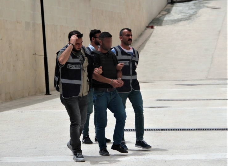 Evini Bastığı Kadını Öldüren, Kocasını İse Yaralayan Şüpheli Adliyeye Sevk Edildi