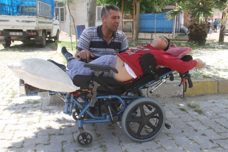 Oğlunun Tedavi Masrafı İçin İş Bekliyor