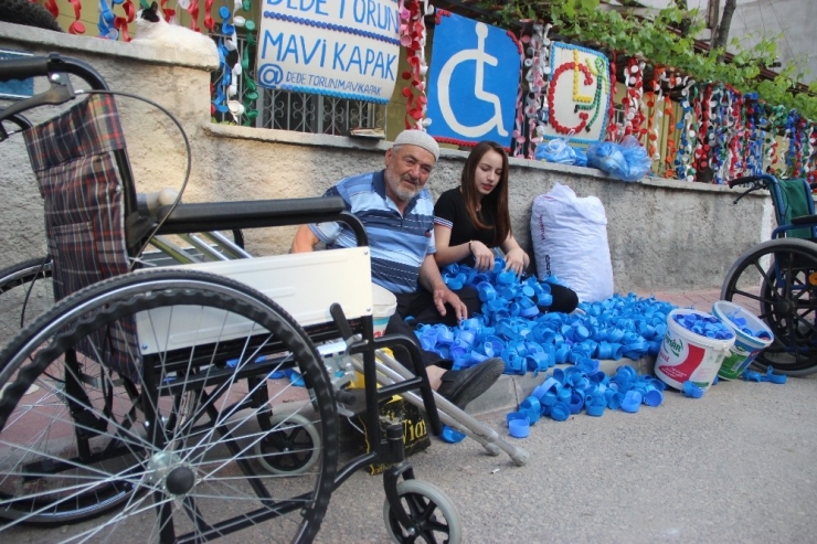 Engellilere Umut Olan Dede İle Torunun Sosyal Medya Hesabı Çalındı