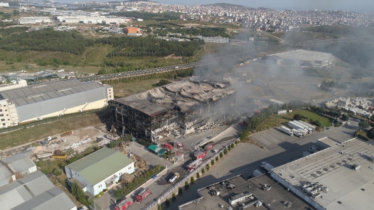 Kocaeli’de 5 İşçinin Öldüğü Fabrika Yangını Tamamen Söndürüldü