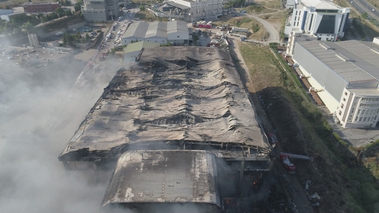 Kocaeli’de 5 İşçinin Öldüğü Fabrika Yangını Tamamen Söndürüldü