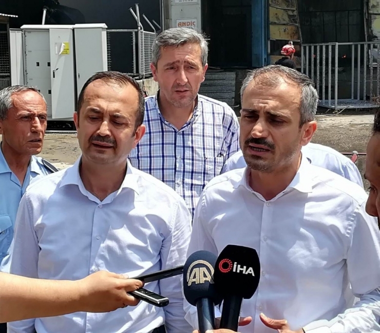 Fabrika Yangını Kontrol Altına Alınıyor