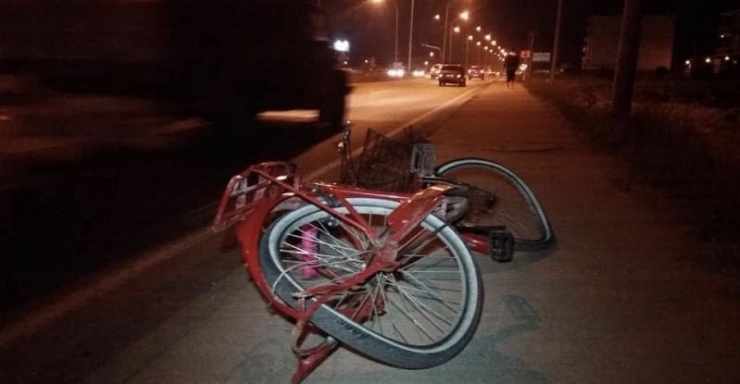 Otomobil Bisiklete Çarptı: 1 Ölü