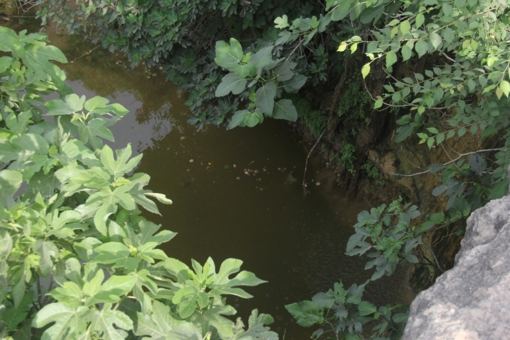 Savaşta Babasını Kaybeden Çocuk Su Birikintisinde Boğuldu