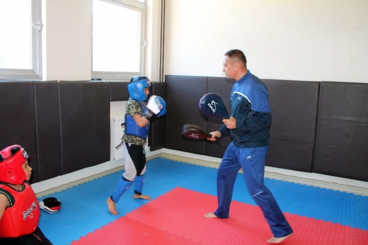 Kadınlar İçin En Uygun Savunma Sporu Wushu (Kung Fu) Sanda