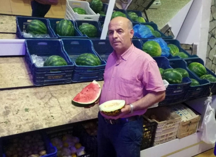 Manavlarda Yarım Karpuz Dönemi