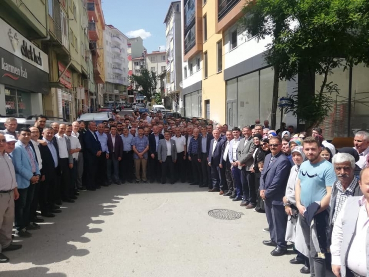 Ak Parti Ailesinden Bayramlaşma