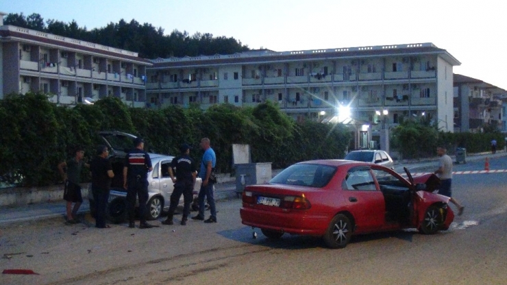 Kontrolsüz Kavşakta Trafik Kazası: 5 Yaralı