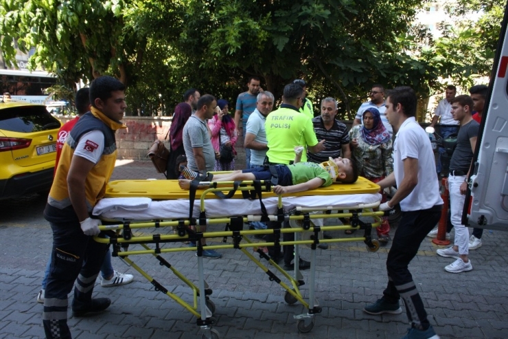 Yaya Geçidindeki Kazada 5 Yaşındaki Çocuk Yaralandı