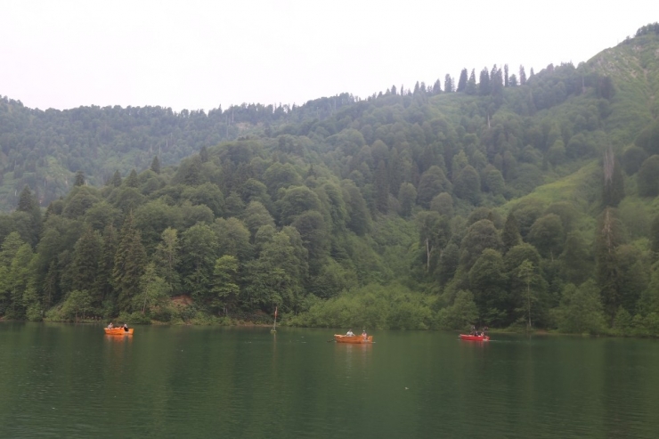 Bayramda Borçka Karagöl’ü 32 Bin Kişi Ziyaret Etti