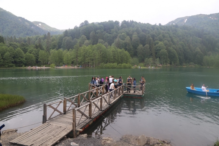 Bayramda Borçka Karagöl’ü 32 Bin Kişi Ziyaret Etti