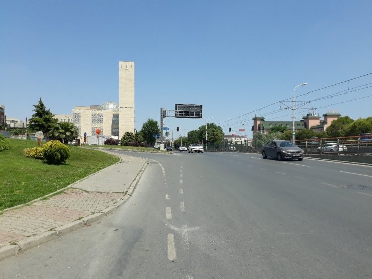 Bahçelievler’de Taksinin Takla Atması Kamerada