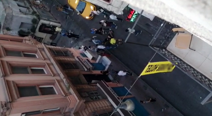 Beyoğlu’nda Eğlence Çıkışı Tekme Tokat Kavga