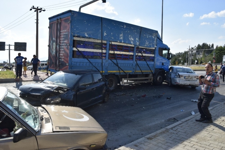 Burdur’ Da Zincirleme Trafik Kazası: 5 Yaralı